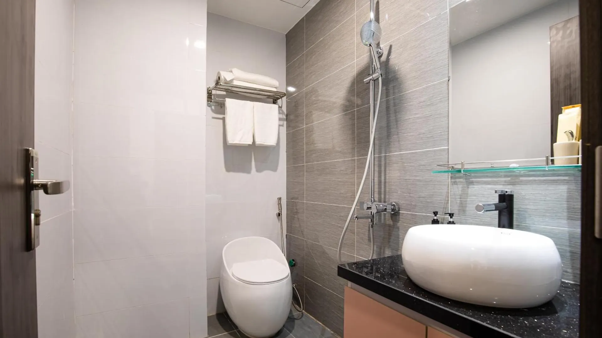 First Studio Hotel Da Nang