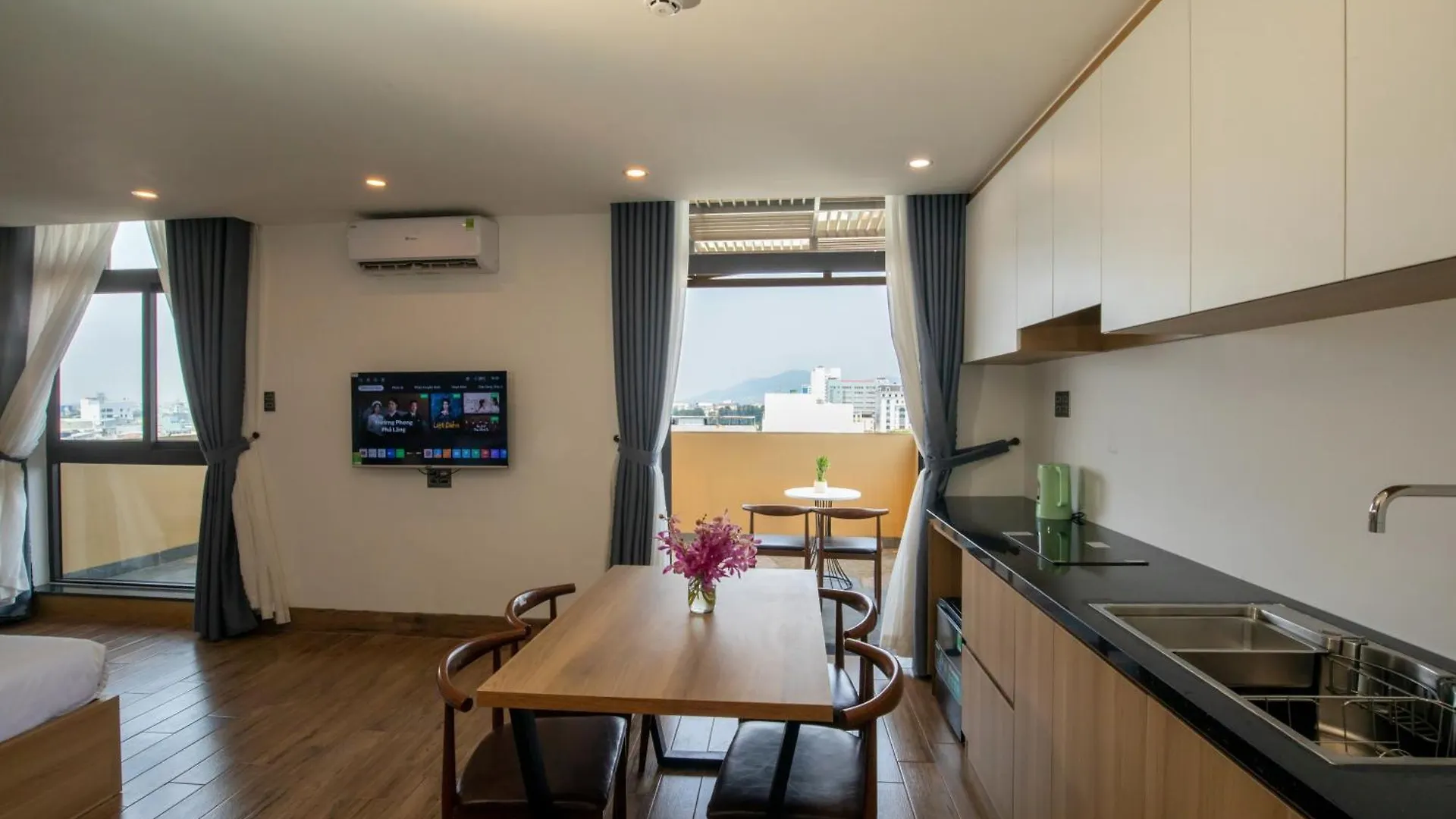 First Studio Hotel Da Nang
