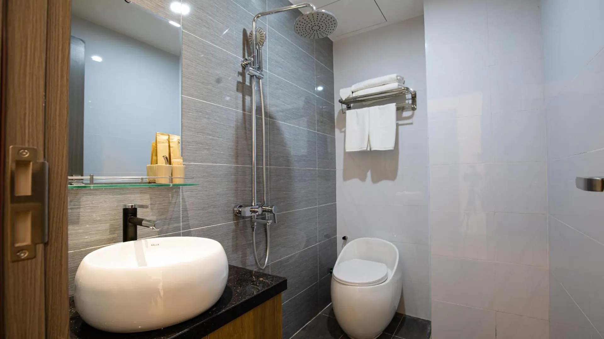 First Studio Hotel Da Nang